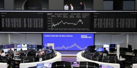 الأسواق
      الأوروبية
      تفتح
      منخفضة
      بعد
      فرض
      ترامب
      رسوما
      جديدة