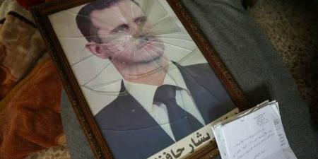 مسؤول
      سوري:
      نتواصل
      مع
      الإنتربول
      لتسليم
      بشار
      وماهر
      الأسد