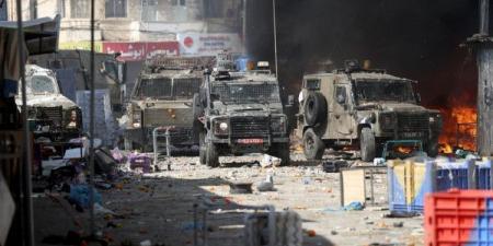 الاحتلال ينسحب من نابلس مخلفا 4 إصابات واعتقال فتاة وتحطيم أبواب عدد من المحلات