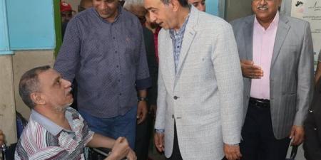 محافظ سوهاج يتفقد قافلة تركيب الأطراف الصناعية مجانا بمستشفى الهلال الأحمر