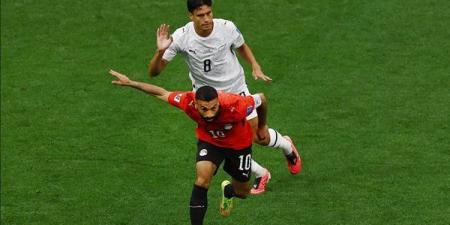 شاهد ماذا فعل لاعبو منتخب مصر عقب نهاية الشوط الأول أمام نيوزيلندا (فيديو)