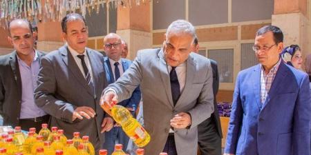 رئيس جامعة طنطا يفتتح معرض السلع المخفضة والمنتجات الغذائية بكلية الزراعة