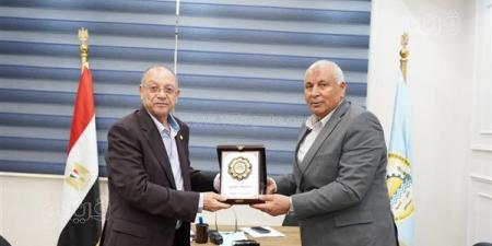 محافظ مطروح يبحث تعزيز التعاون مع جامعة الدلتا لدعم أبناء المحافظة وجهود التنمية