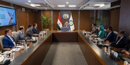 وزير البترول يتابع مع قيادات شركة إيجاس سير العمل والتحديات الحالية