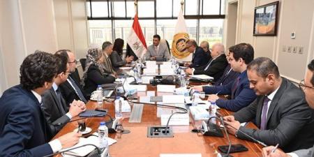 وزير الصناعة: نرحب بمبادرة التحول إلى الطاقة الشمسية