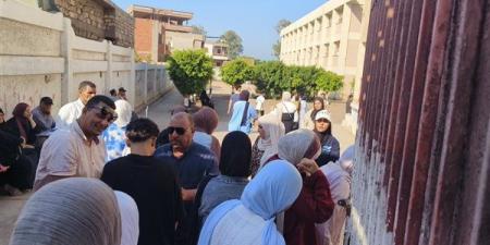 73 ألف طالب بالثانوية العامة بالدقهلية يؤدون اليوم امتحان "الفيزياء والتاريخ"