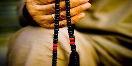 أيهما أفضل؟ التسبيح بالسبحة أم بأصابع اليد وفضائله