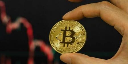 استقرار بيتكوين قرب 65 ألف دولار