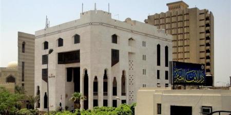 هل يجوز إقامة ابن الزوج مع زوجة أبيه إذا كان يؤذيها؟ الإفتاء ترد