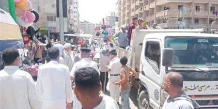 مرسى مطروح تواصل حملاتها المكبرة لرفع الإشغالات وضبط المخالفات بكورنيش المدينة