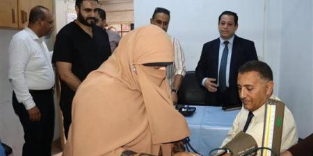 محافظ القليوبية يتابع العمل بالفترة المسائية للعيادات الخارجية بمستشفى بنها التعليمي