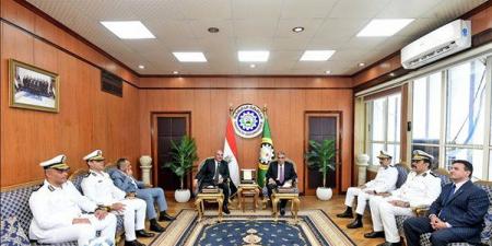 محافظ الدقهلية يبحث مع مدير الأمن خطط تعزيز الانضباط الأمني والتنسيق المشترك