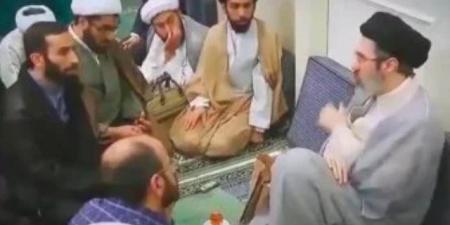بعد 5 أشهر من اختفاء آثار الجدل.. إيران تنشر أول فيديو لمجتبى خامنئى