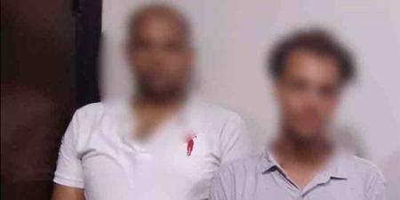 خلاف على إيجار محل ينتهي بمشاجرة، ضبط شقيقين بعد تداول فيديو الاعتداء بالبحيرة
