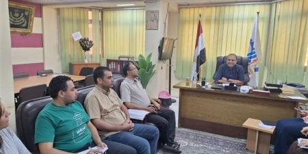 وكيل صحة قنا يعقد اجتماعا مع مسؤولي الطب العلاجي ومديري المستشفيات لمتابعة انتظام الخدمات (صور)