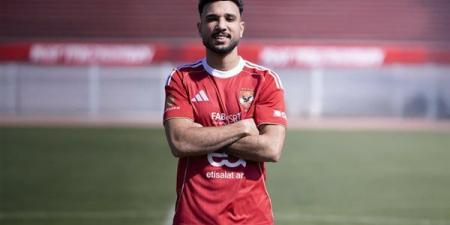 هادي رياض: المنافسة في دفاع الأهلي شرسة وطموحي الوقوف على منصات التتويج