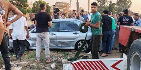 العناية الإلهية تنقذ شابين بعد سقوط سيارتهما في ترعة بالسنطة (فيديو)