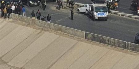 مسلسل حوادث محور حسب الله الكفراوي مستمر، انقلاب سيارة أعلى وصلة الامتداد وسط تكدس مروري