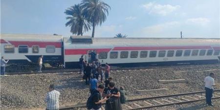 انزلاق عجلة قطار 935 على قضبان السكة بمحطة سيدى جابر والهيئة تدفع بفرق الطوارئ