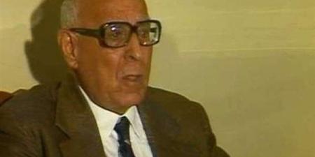 قراءة في عقل أديب الفلاسفة، هل كان الدكتور زكي نجيب محمود يكره التراث العربي القديم؟