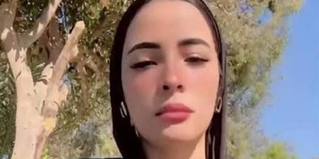 أول ظهور لدينا عزت بمنزلها بعد إخلاء سبيلها في اتهامها بنشر أخبار كاذبة