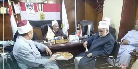 مدير أوقاف قنا يعقد اجتماعًا موسعًا بمديري الإدارات الفرعية لمتابعة ملف التحول الرقمي