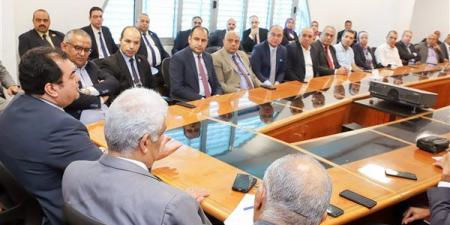 نائب رئيس مصلحة الجمارك يتفقد منظومة تفتيش الركاب بمطار القاهرة (صور)