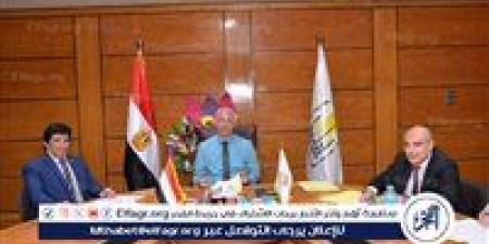 عبدالمولى يترأس اجتماع مجلس إدارة صندوق القرية الأوليمبية بجامعة أسيوط