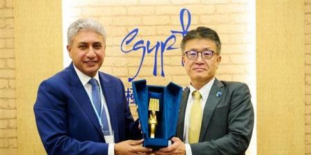 وزير السياحة والآثار يبحث مع رئيس وكالة السياحة اليابانية تعزيز التعاون السياحي