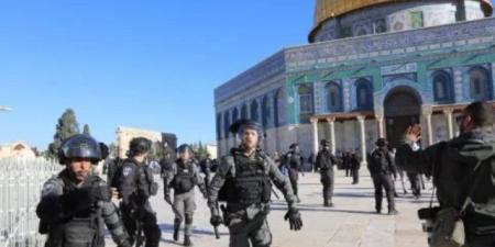 وزراء إسرائيليون يقتحمون ساحات المسجد الأقصى فى حراسة الشرطة