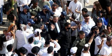 المتطرف بن غفير يتباهى بتغيير واقع الأقصى… ومؤسسة القدس الدولية تدعو للمشاركة في جمعة الغضب