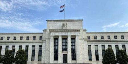 تراجع وتيرة التوظيف يدفع الفيدرالي للتروي بشأن رفع الفائدة