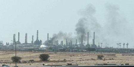 دخان ونيران بالقرب من منشأة لأرامكو في الرياض