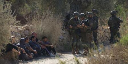 الضفة… جيش الاحتلال الإسرائيلي يعتقل 4 فلسطينيين ويداهم عشرات المنازل