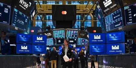تباطؤ التوظيف يهدئ مخاوف الفائدة وينعش الأسهم الأمريكية
