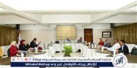 رئيس جامعة أسيوط يترأس اجتماع مجلس إدارة نادي الجامعة الجديد
