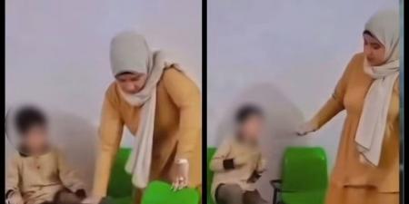 "التعليم" تفحص الواقعة.. غضب يجتاح مواقع التواصل بعد ضرب مدرسة تلميذًا بالابتدائي على قدميه.. خبير تربوي يكشف 9 آثار سلبية للواقعة
