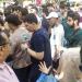 طلاب الثانوية العامة بأسيوط يحملون زجاجات المياه لمواجهة ارتفاع الحرارة قبل دخول اللجان (فيديو)