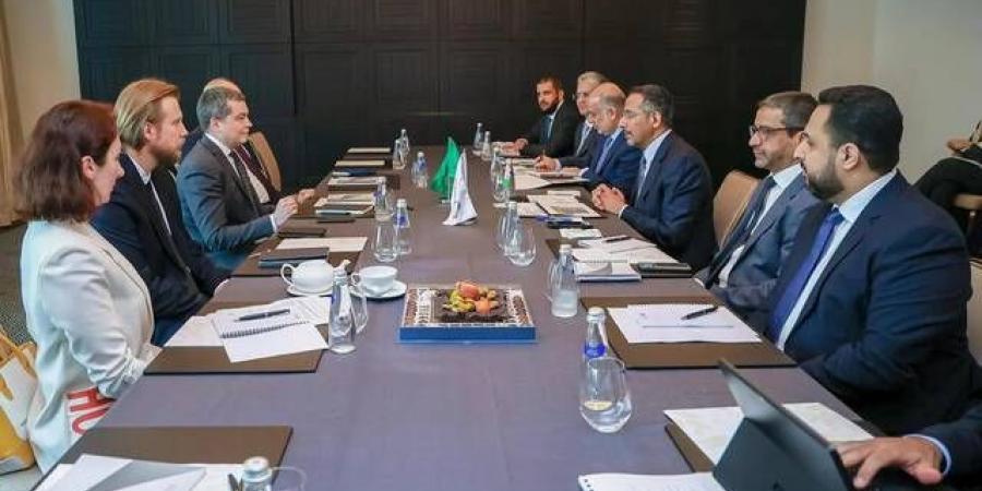 السعودية
      تناقش
      مع
      كبرى
      الشركات
      الروسية
      فرص
      التعاون
      في
      إنتاج
      ومعالجة
      المعادن