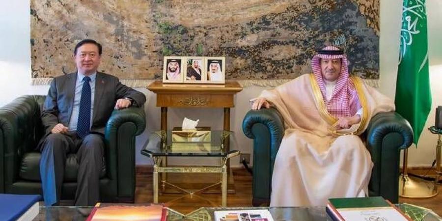 السعودية
      تبحث
      تعزيز
      العلاقات
      مع
      السفير
      الصيني