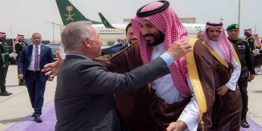 ملك
      الأردن
      يغادر
      نيوم..
      وولي
      العهد
      في
      مقدمة
      مودعيه