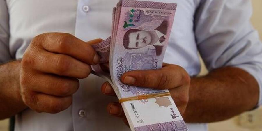 بتعاون
      روسي..
      سوريا
      تحذف
      صفرين
      من
      الليرة
      وتصدر
      أوراقاً
      نقدية
      جديدة
      ديسمبر
      المقبل