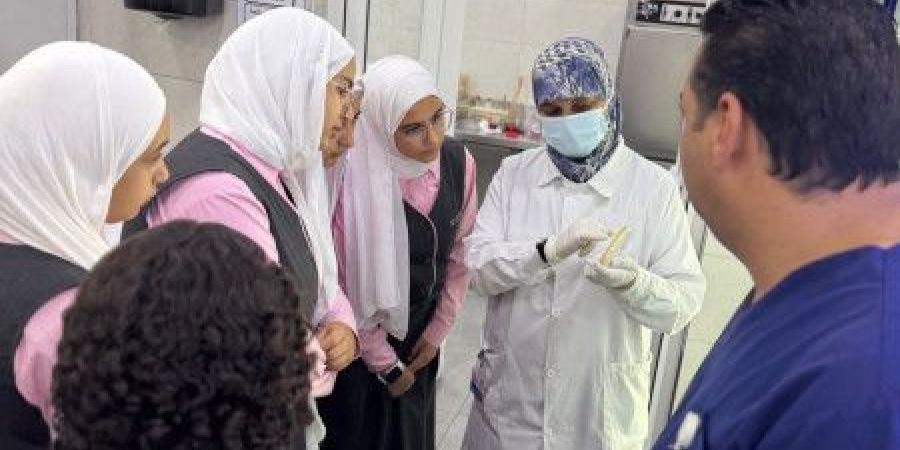 طلاب ثانوية الاستجابة يتعرفون على بيئة العمل الطبي خلال زيارة ميدانية إلى مستشفى الراعي