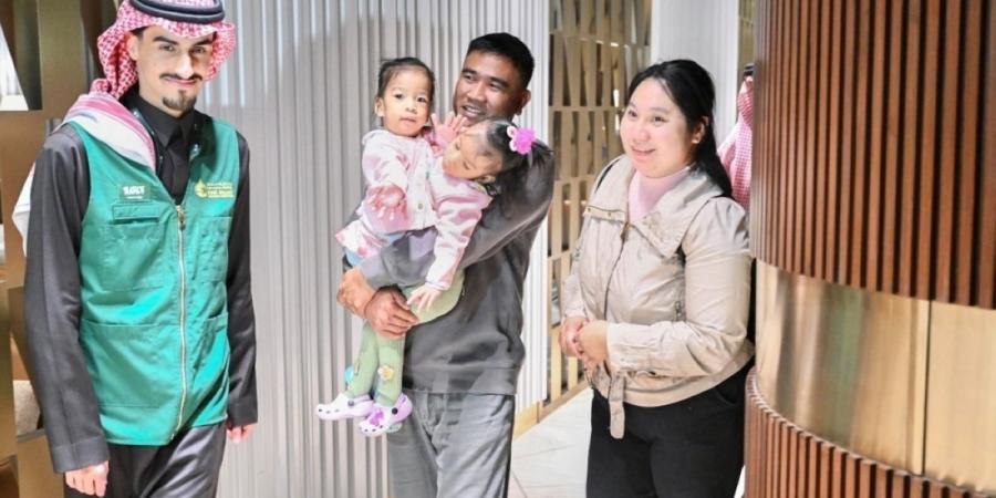 إنفاذا لتوجيهات الملك وولي العهد.. 
وصول 3 توائم ملتصقة من تنزانيا والفلبين إلى الرياض