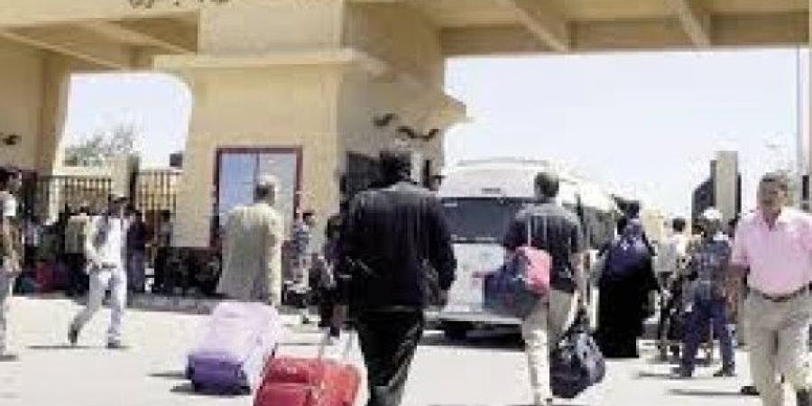 25 فلسطينياً يصلون لغزة عبر معبر رفح فيما يغادر 46 وسط قيود إسرائيلية