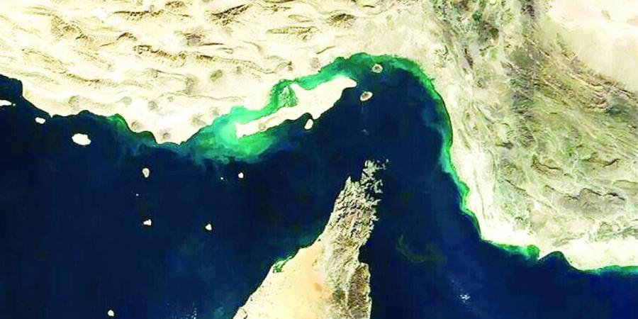 «بلومبيرغ»: إيران تناور بمشروع قانون لفرض رسوم على عبور مضيق هرمز