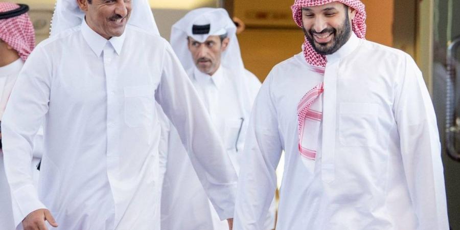 أمير دولة قطر يصل إلى جدة وولي العهد في مقدمة مستقبليه