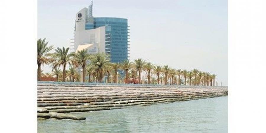 «مؤسسة البترول»: إخماد حريق ناقلة النفط «السالمي» بعد اعتداء إيراني آثم.. ولا تسرب نفطياً بالبيئة البحرية المحيطة