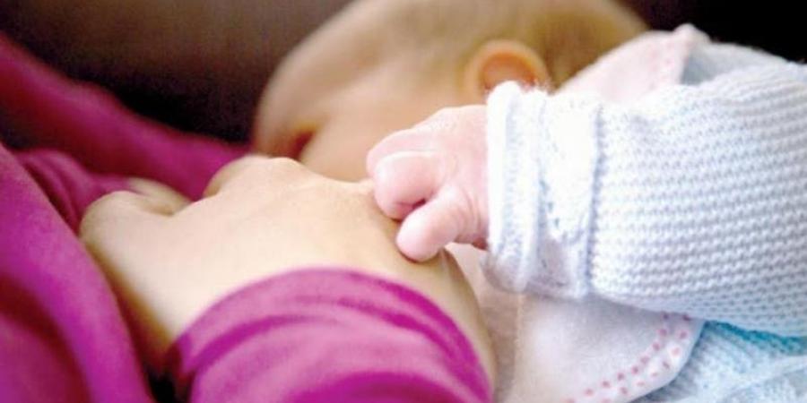 الرضاعة مع الصيام في رمضان.. أهم "عوامل الأمان" للأم والطفل