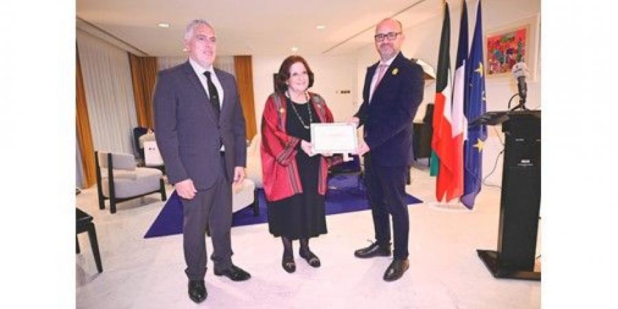 سفير فرنسا يقلّد سلام قاوقجي وسام فارس في الفنون